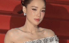 Chiếc váy đẩy Nhã Phương vào "thế khó"