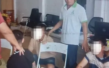 Nhiều cảnh sát ập vào văn phòng công chứng ở Bình Dương bắt nhóm nghi lừa đảo