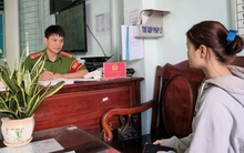 Chuyển khoản nhầm nhưng người nhận không chịu trả tiền, thủ tục làm đơn khiếu nại tới Công an thế nào?