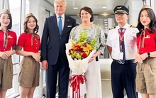 Tổng thống Litva đến Hà Nội trên chuyên cơ Vietjet