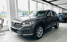 VW Touareg giảm giá kỷ lục hơn 330 triệu, xuống 2,3 tỷ đồng tại đại lý, đấu RX, Q7 trong khi chờ bản mới ra mắt