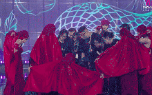 1 Em Xinh gặp tai nạn trên sân khấu, la thất thanh đau đớn khiến cả trường quay hỗn loạn