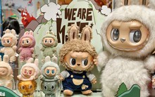 Thật khó tin: Búp bê Labubu được bán với giá đắt ngang một căn nhà ở Hà Nội