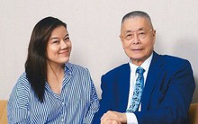 "Ngưu Ma Vương" U90: Hạnh phúc bên vợ kém 37 tuổi và con trai 2 tuổi