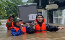 Miền Trung đối mặt lũ mùa hè hiếm thấy