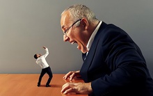 Người có chỉ số EQ thấp có 4 CÁCH hành xử trẻ con - Bảo sao cuộc đời lận đận, làm gì cũng trắc trở, bị mọi người né xa