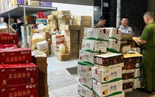 Công an Hà Nội phát hiện số lượng lớn bánh kẹo không rõ nguồn gốc ở La Phù