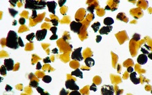 Đá quý màu cam hé lộ điều xảy ra 3 tỉ năm trước ở Mặt Trăng