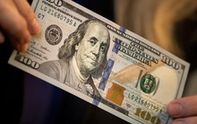 Đô la Mỹ tiếp tục trượt giá