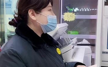 Mải nhắn tin khi gửi tiền, người phụ nữ mất trắng gần 24 triệu đồng tại cây ATM chỉ vì quên một thao tác nhỏ