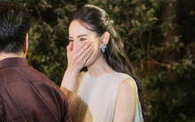 "Góc khuất" màn cầu hôn của thiếu gia có gia thế khủng với mỹ nhân 2k2: Mắc cỡ quá Hai ơi