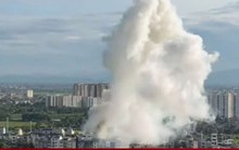 Sau tiếng nổ lớn, ngôi nhà ở Hà Nội bốc cháy ngùn ngụt, ít nhất 1 người tử vong