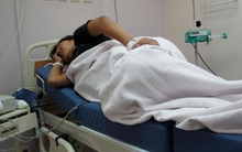 Chỉ vì 1 đĩa đồ ăn trong tủ lạnh, người phụ nữ bị suy gan cấp, phải “thay máu” cứu mạng