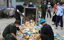 Cận cảnh hàng nghìn hộp thực phẩm chức năng bị đổ bỏ ngổn ngang ở bãi rác tại Quảng Ninh