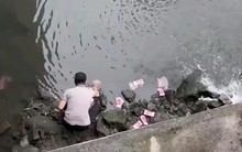 3 tỷ đồng tiền mặt trôi trên sông, người đàn ông lấy túi nilon nhặt về bị cảnh sát triệu tập: “Tiền là của một doanh nhân bị tâm thần”