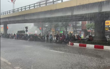 Miền Bắc sắp đảo chiều thời tiết: Nắng nóng gay gắt chuyển sang mưa dông dữ dội