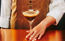 Bị tăng giá thuê, Starbucks Reserve mở cửa hàng mới đối diện 'thách thức' vị trí cũ Hàn Thuyên