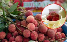 Vải trứng Hưng Yên được mang bán trên trời!