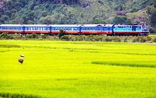 Chuyến tàu dài nhất Việt Nam là "chuyến tàu đẹp nhất hành tinh", du khách nhận xét: Phải đi 1 lần trong đời!