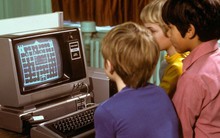 Trước khi có internet và Wi-Fi, những đứa trẻ của thập niên 80s download game bằng cách này: Nghe Radio!