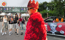 Trước giờ G mega concert có G-Dragon ở Mỹ Đình: Dàn siêu xe "trưng trổ" sức mạnh fan Việt, khán giả nơm nớp sợ trời mưa