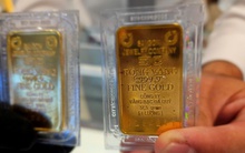 Vì sao giá vàng miếng SJC bất ngờ thu hẹp chênh lệch với thế giới?