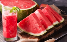 Chuyên gia an toàn thực phẩm nhắc nhở ĐỪNG bỏ qua bước quan trọng này trước khi ăn dưa hấu