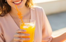 Vì sao cơ quan y tế Anh khuyên đừng uống nước ép khi trời nóng?