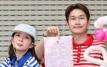 Đình Tú “đánh úp” khoe giấy đăng ký kết hôn với vợ hot girl sau 2 ngày công khai cầu hôn thành công