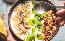 Sữa chua là món quà vô giá cho đường ruột khỏe: Bác sĩ nói nếu bạn uống sữa chua đủ lâu cơ thể sẽ có 4 dấu hiệu tích cực