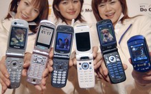 Năm 2025 rồi, nhìn lại chiếc điện thoại thời xưa này của Nhật Bản mới thấy họ quả là "thiên tài thời đại"