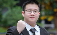 Thừa 10 điểm, nam sinh thành thủ khoa chuyên Toán 2 trường khó nhằn nhất Hà Nội