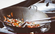 Hai vợ chồng đều mắc ung thư vú, bác sỹ chỉ ra 6 yếu tố gây họa