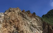 Khai thác đất vượt công suất, doanh nghiệp bị đình chỉ hoạt động