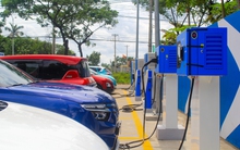 Trạm sạc xe điện phủ khắp nơi, tốc độ triển khai gấp đôi dự kiến, kế hoạch 10.000 tỷ của ông Phạm Nhật Vượng dần thành hiện thực