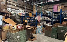 Theo dõi tài khoản ngân hàng khả nghi, công an lập tức phá đường dây buôn hàng giả từ Trung Quốc, tịch thu hơn 34.000 món đồ nhái