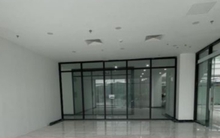 Shophouse chân đế chung cư ế ẩm, nhiều chủ ồ ạt rao bán