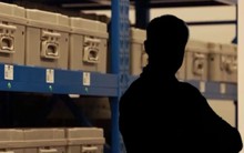 Tịch thu 10 xe ô tô, vàng, túi hiệu, bất động sản và cổ phiếu trong nhà 1 Giám đốc công ty dệt may biển thủ 182 tỷ đồng