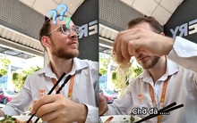 Chỉ với 2 hành động, cô bán bánh canh đã khiến khách Tây khẳng định: "Người Việt Nam tuyệt vời nhất"