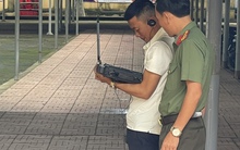 Công an rà sóng lạ để tránh xâm nhập khu vực thi tốt nghiệp THPT