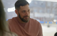 Vừa ra đời đã bị cho vào túi nylon vứt trong toilet, 41 năm sau vẫn đi tìm mẹ đẻ