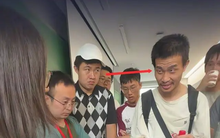 Hai thiên tài toán học cùng xuất hiện trong một khung hình: Vi Thần bất ngờ "phá vỏ", sôi nổi tranh luận trước đám đông