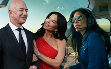 Chân dung MC 56 tuổi làm vợ chủ tịch Amazon: 2 bức ảnh thay đổi thân phận và khối tài sản trước hôn nhân