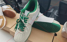 Theo dấu livestream “giày giới hạn”, đột kích xưởng sản xuất giày giả đội lốt hàng hiệu giá trị hơn 109 tỷ đồng, tịch thu 3.400 đôi giày có mùi hắc