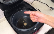 Trên nồi cơm điện có 4 nơi dễ “giấu” chất gây ung thư, côn trùng, nguy cơ cháy nổ nhưng ít ai để ý