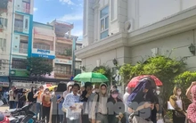 Hàng trăm người 'rồng rắn' xếp hàng mua dự án nhà ở xã hội 'hot' nhất