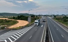 Cận cảnh nút giao cao tốc ở Quảng Ngãi tái khởi động sau hơn 6 năm 'đứng hình'