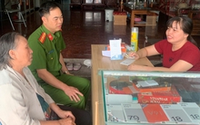 Cụ bà rút sổ tiết kiệm tại Agribank rồi tới một cửa hàng điện thoại nhờ chuyển khoản: Nữ chủ tiệm không giúp mà lập tức báo công an