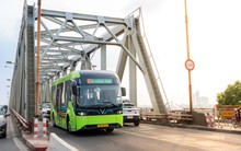Hà Nội khai trương tuyến xe bus điện mới, công ty của tỷ phú Phạm Nhật Vượng tiến thêm một bước trên hành trình “Vì Thủ đô trong xanh”