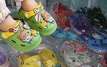 Loại dép trẻ em bán khắp "chợ mạng" trở thành ổ chứa chất gây ung thư, dậy thì sớm và vô sinh, vì đâu?